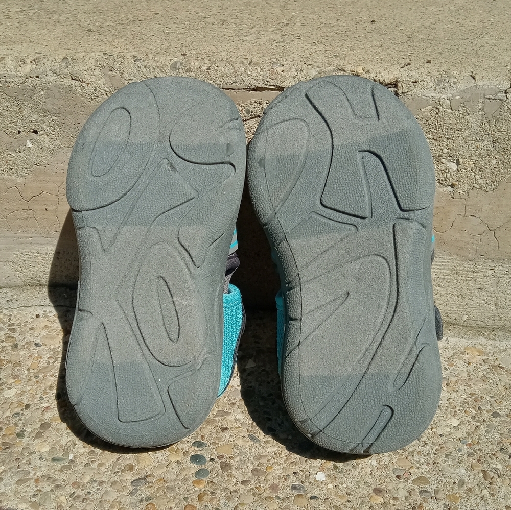 💥💥3 for $10💥Boys OshKosh B'gosh sandals - Picture 11 of 12